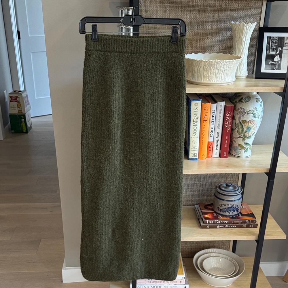 Chic Olive Green Maxi Skirt
